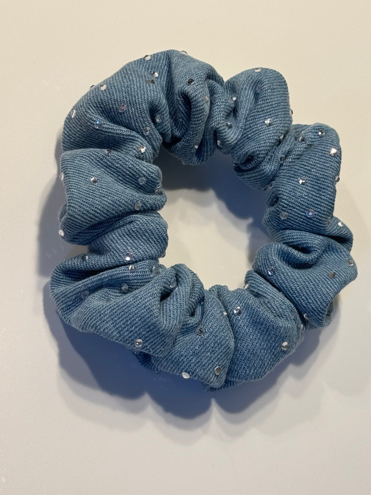 Hårstrikk - Scrunchie - demin med Rhinestone