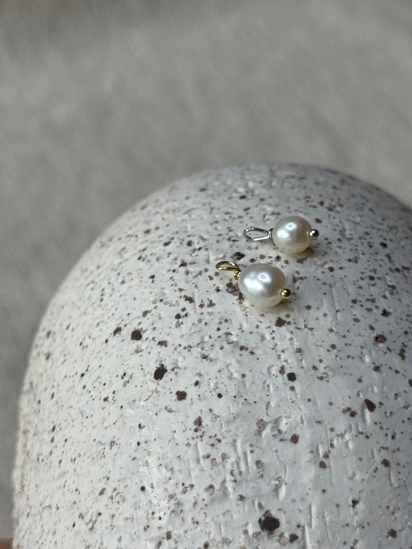 Perle Charm 925 i Gull og Sølv – Tidløs eleganse