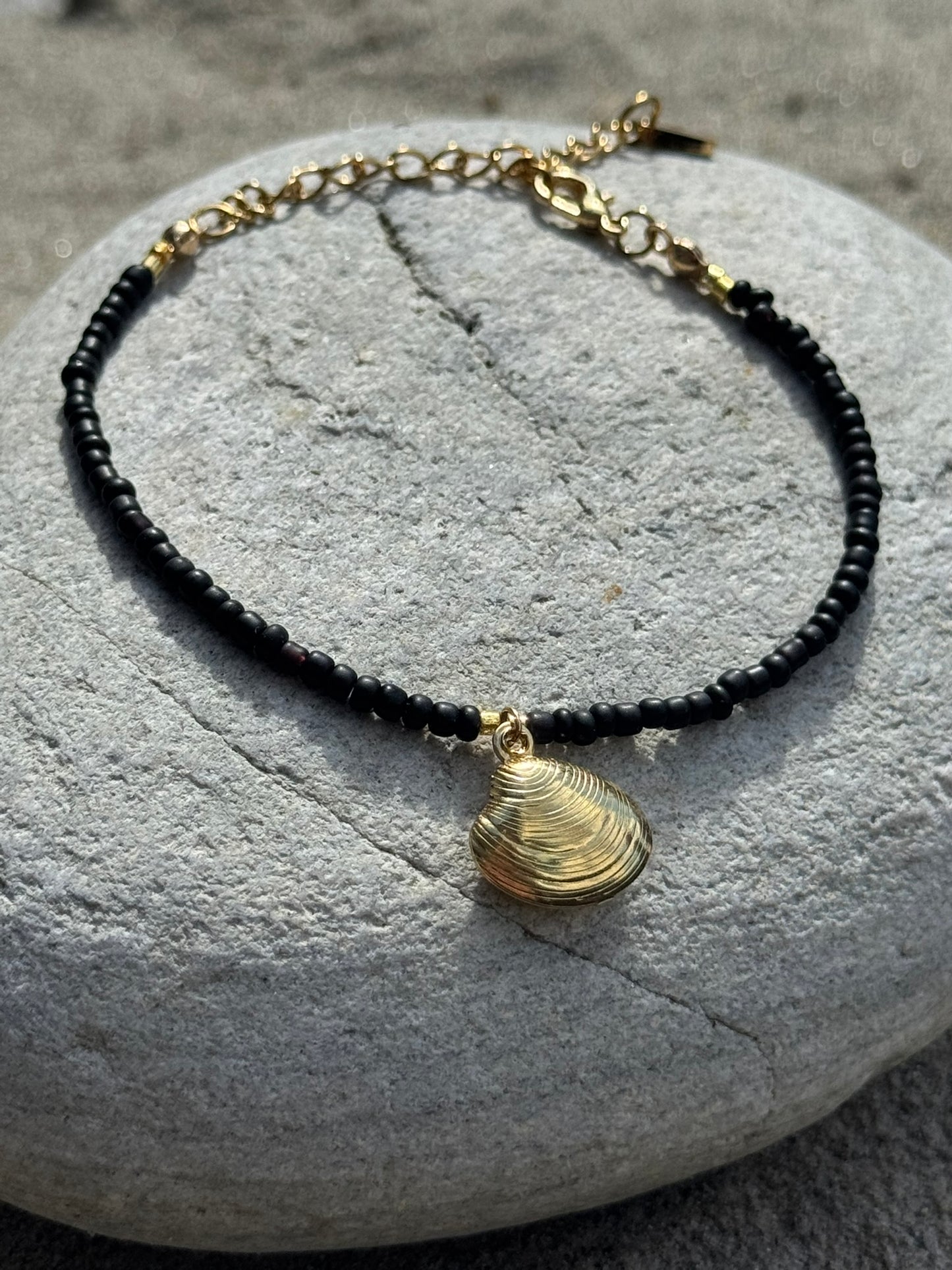 Skjell armbånd -svart