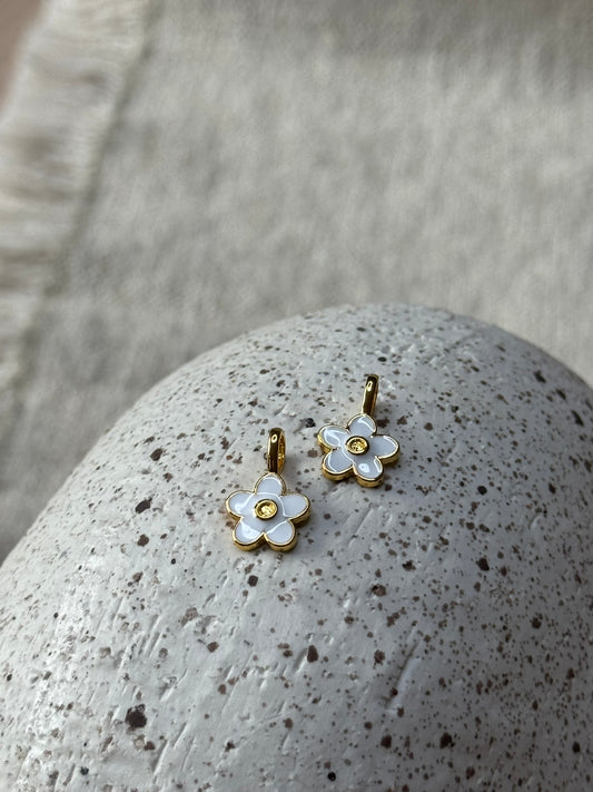 Hvit Blomst Charm