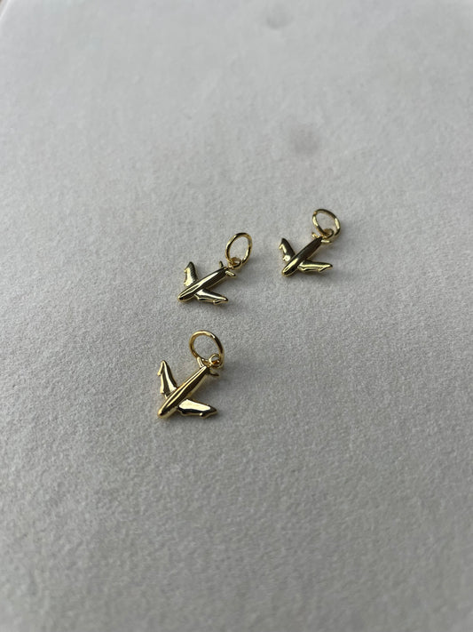 Elegant fly-charm for reisende og eventyrlystne!